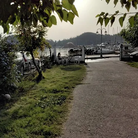 アパート A2- Alexandri ニドリ